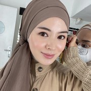 4 Gaya Hijab Jadul Ayana Moon yang Mencuri Perhatian