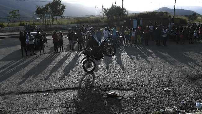 FOTO: Kucing-kucingan Hidup Frestyler Motor Saat Pandemi