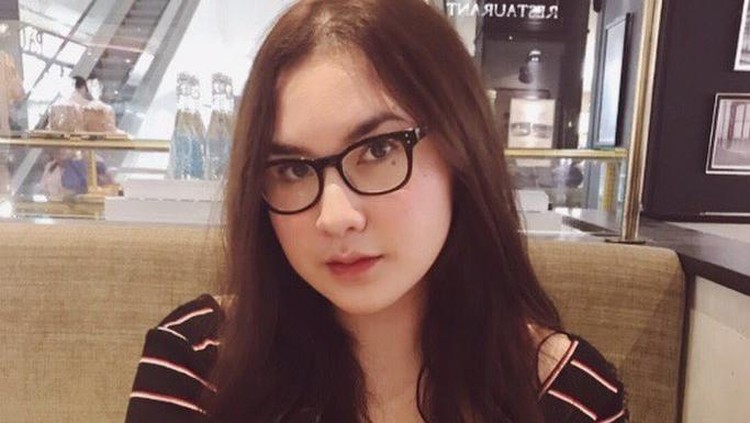 Audrey Davis, anak David Naif