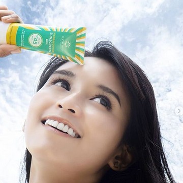 Azarine Hydrasoothe Sunscreen Gel, Sunscreen Lokal Harga 60 Ribuan yang Nyaman Dipakai