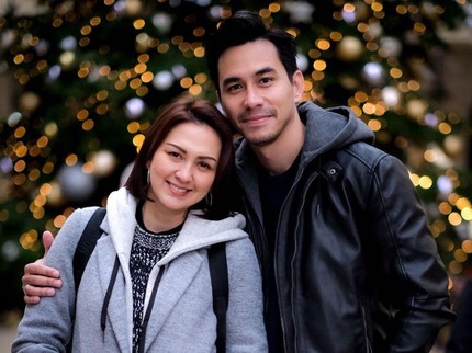 7 Potret & Kata Romantis Darius Sinathrya Selama Donna Agnesia Isolasi, Bikin Iri
