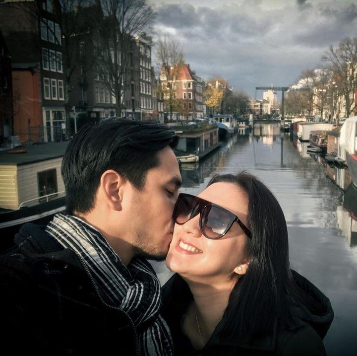 <p>Darius Sinathrya dan Donna Agnesia menikah sejak 30 Desember 2006, Bunda. Sudah 14 tahun, pasangan ini tampak selalu mesra dan jauh dari gosip miring lho. (Foto: Instagram: @darius_sinathrya)</p>