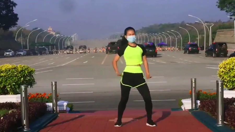 Heboh Wanita Senam 'Abang Jago' di Tengah Kudeta di Myanmar
