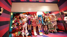 FOTO: Balada Hari Terakhir Kafe Kawaii Ikonis di Jepang Buka