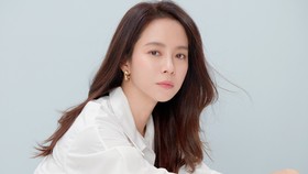 Song Ji-hyo Gugat Mantan CEO Uzu Rocks atas Penggelapan Uang