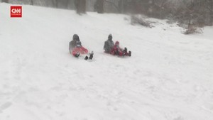 VIDEO: Badai Salju Ubah Central Park Jadi Arena Ski
