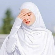 Tips dan Trik Pakai Hijab Putih Agar Gak Terlihat Kusam dan Buluk