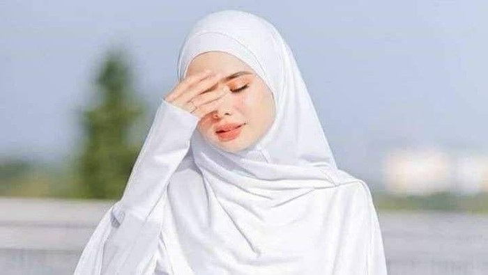 Tips dan Trik Pakai Hijab Putih Agar Gak Terlihat Kusam dan Buluk
