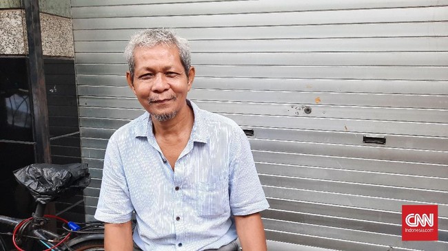 Kemudahan yang ditawarkan utang online tidak serta merta menarik minat pelapak untuk berutang. Berikut pandangan dua pelapak beda generasi.