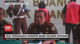 VIDEO: 2 Tersangka Korupsi Bank Kalbar Ditahan