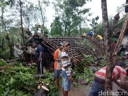 Angin Kencang Porak Porandakan Puluhan Rumah di Probolinggo