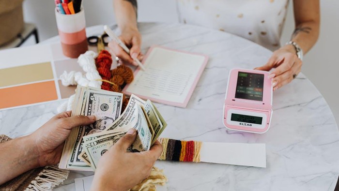 Anti Ribet, Ini Tips Atur Uang Jatah Bulanan dari Suami Agar Cukup Sampai Sebulan