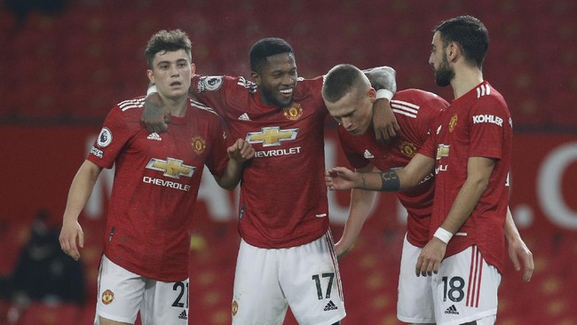 Ole Gunnar Solskjaer mengikuti jejak Sir Alex Ferguson ketika Manchester United menang 9-0 atas Southampton dalam lanjutan Liga Inggris.