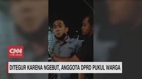 VIDEO: Ditegur Ngebut, Anggota DPRD Pukul Warga