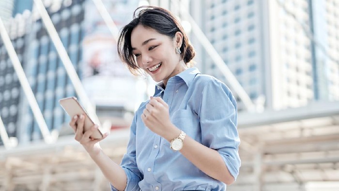 The model has the looks for Japanese, Chinese, Thai or Taiwanese people.