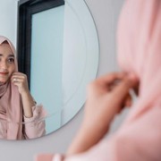 Jangan Salah Pilih, 5 Warna Hijab Ini Bisa Bikin Wajahmu Tampak Kusam