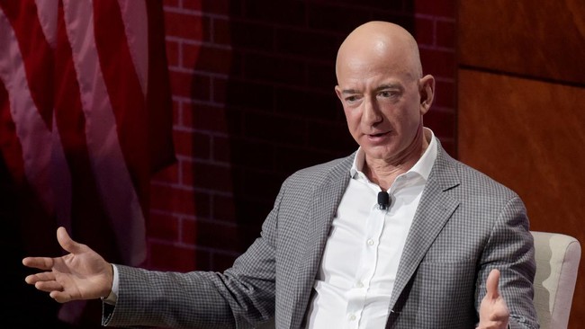 Pendiri Amazon Jeff Bezos menjual sekitar 12 juta saham perusahaan ritel online dan layanan cloudnya dengan harga sekitar US miliar atau Rp31,22 triliun.