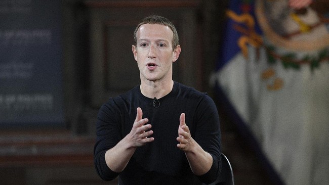 Forbes kembali merilis daftar orang terkaya di dunia terbaru. Nama CEO Meta Mark Zuckerberg terlempar dari jajaran 10 besar crazy rich dunia.