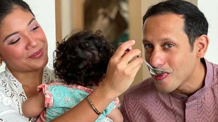 Nadiem Makarim gelar upacara tedak siten untuk buah hatinya Nadiem Makarim gelar upacara tedak siten untuk buah hatinya