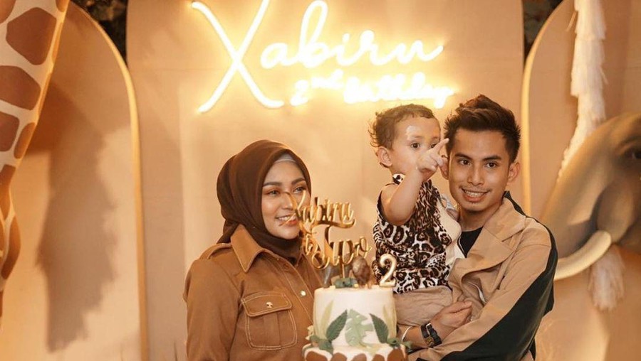 Intip Lagi Momen Romantis Niko Al Hakim dan Rachel Vennya saat Makan Berdua