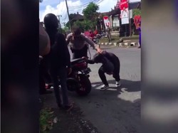 Viral Polisi Geber Nmax Knalpot Brong buat Bikin Jera, Motor Malah Nyelonong