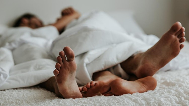 Posisi Seks Couple - Relationship,love, Sleeping, Banner - Sign, Dating