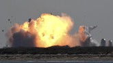 FOTO: Detik-detik Roket Spacex Meledak Prototipe roket SpaceX Starship SN9 tanpa awak yang akan digunakan ke Mars, meledak saat jalani uji coba di Texas, AS, Selasa (2/2).