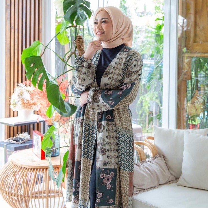 <p>Setiap ruangan juga tampaknya dilengkapi dengan perabotan rumah tangga yang <em>aesthetic,</em> membuatnya cocok untuk dijadikan sebagai tempat untuk mengambil berbagai konten.&nbsp;(Foto: Instagram @rachelvennya)</p>