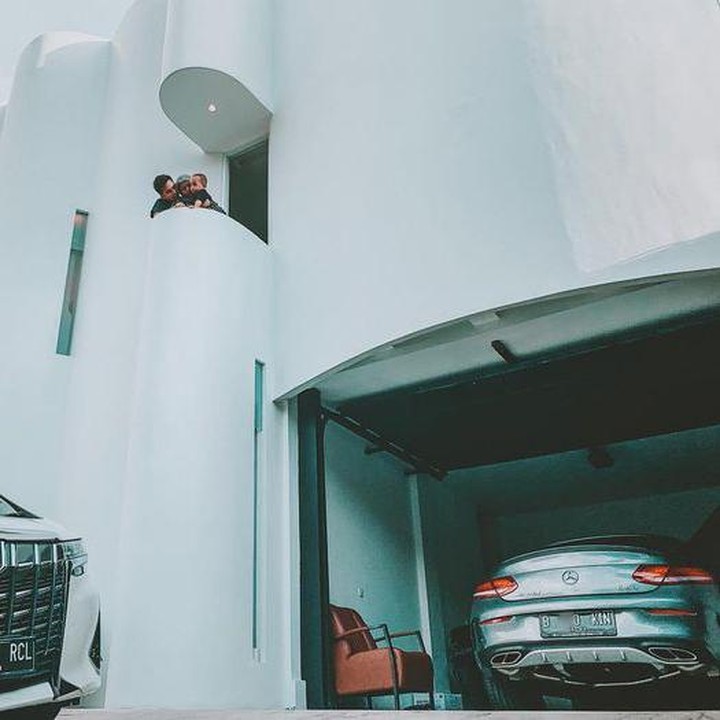 <p>Rachel Vennya dan Niko Al Hakim alias Okin belakangan ini tengah menjadi perbincangan hangat publik. Isu ini mencuat setelah Okin dikabarkan menjual rumah mewah yang sebelumnya disebut akan diberikan kepada anak-anak mereka. (Foto: Instagram @rachelvennya)</p>