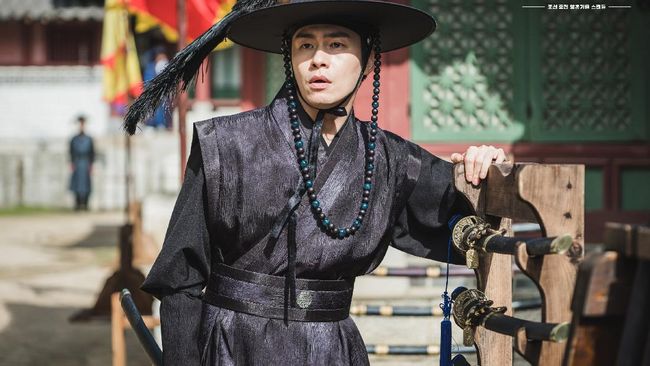 Jelang episode terakhir, Kim So-yong kembali harus menghadapi bahaya saat hendak mencari Raja Cheoljong.
