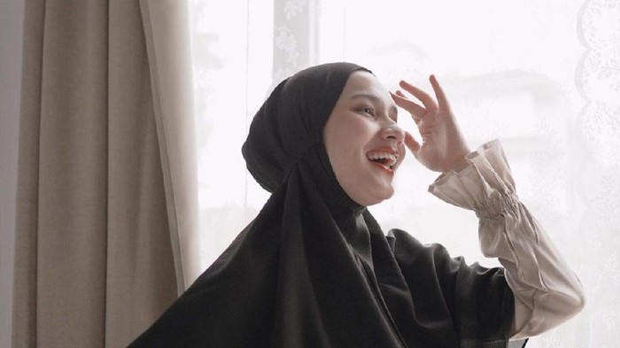 5 Inspirasi OOTD Hijab Bergo Paling Nyaman dan Kekinian Biar di Rumah Juga Tetap Kece