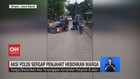 VIDEO: Aksi Polisi Sergap Penjahat Hebohkan Warga