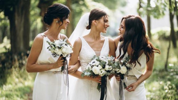 Gaya Rambut Pendek Paling Oke Untuk Bridesmaid, Siap Tampil Kece di Pernikahan Sahabat! Gaya Rambut Pendek Paling Oke Untuk Bridesmaid, Siap Tampil Kece di Pernikahan Sahabat!