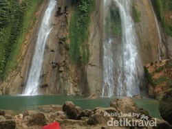 Segarnya Air Curug Cikaso