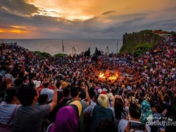 Tari Kecak dan Sunset Syahdu di Bali