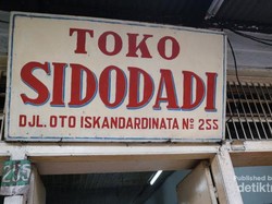 Toko Roti Legendaris Bandung yang Bikin Nostalgia