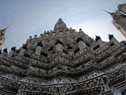 Wat Arun yang Selalu Memikat Hati
