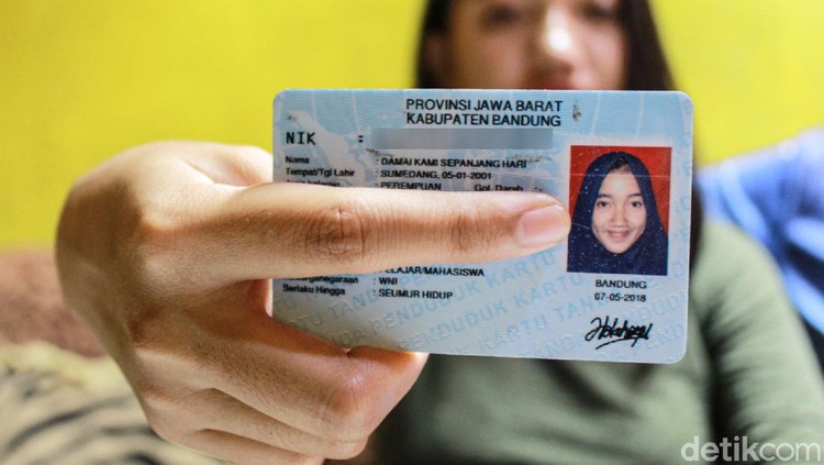 Gadis Bandung Bernama Damai Kami Sepanjang Hari Gadis Bandung Bernama Damai Kami Sepanjang Hari