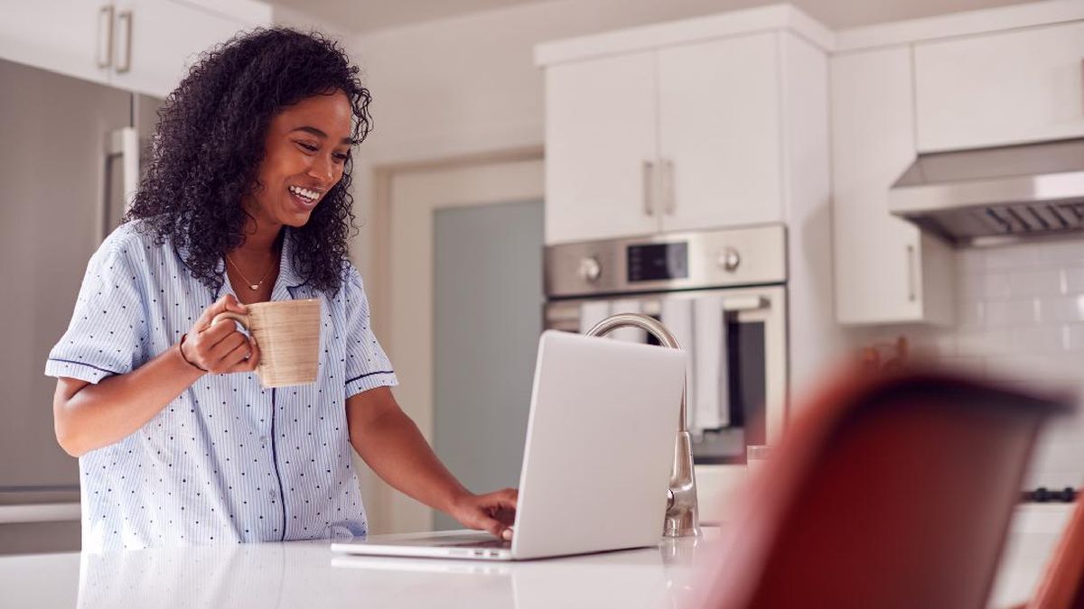 9 Tanda Kamu Lebih Cocok Kerja WFH daripada Ngantor