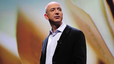img-title Pria Terkaya Sedunia, Jeff Bezos 'Terancam' dengan Ketampanan Leo DiCaprio