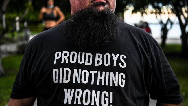Pemerintah Kanada memasukkan kelompok Proud Boys ke dalam daftar teroris setelah terlibat dalam serangan di Capitol Hill, AS bulan lalu.