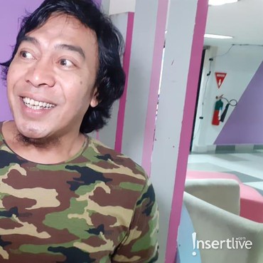 Gaya Foto Komeng di Surat Suara Jadi Sorotan di Medsos