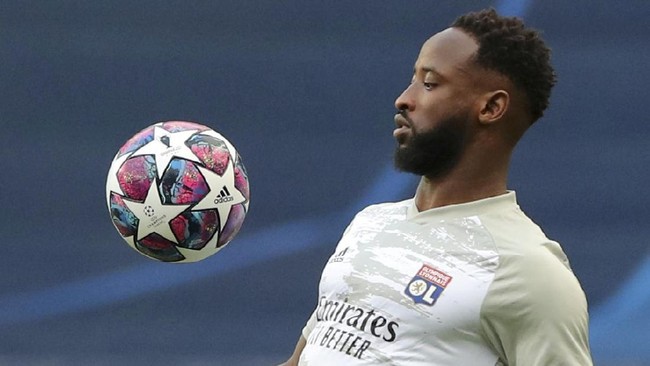 Striker Atletico Madrid Moussa Dembele dinyatakan positif Covid-19 atau virus corona menyusul bintang muda Joao Felix.