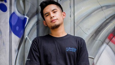 Dikabarkan Pacaran, Niko Al Hakim Cium Mesra Steffi Zamora