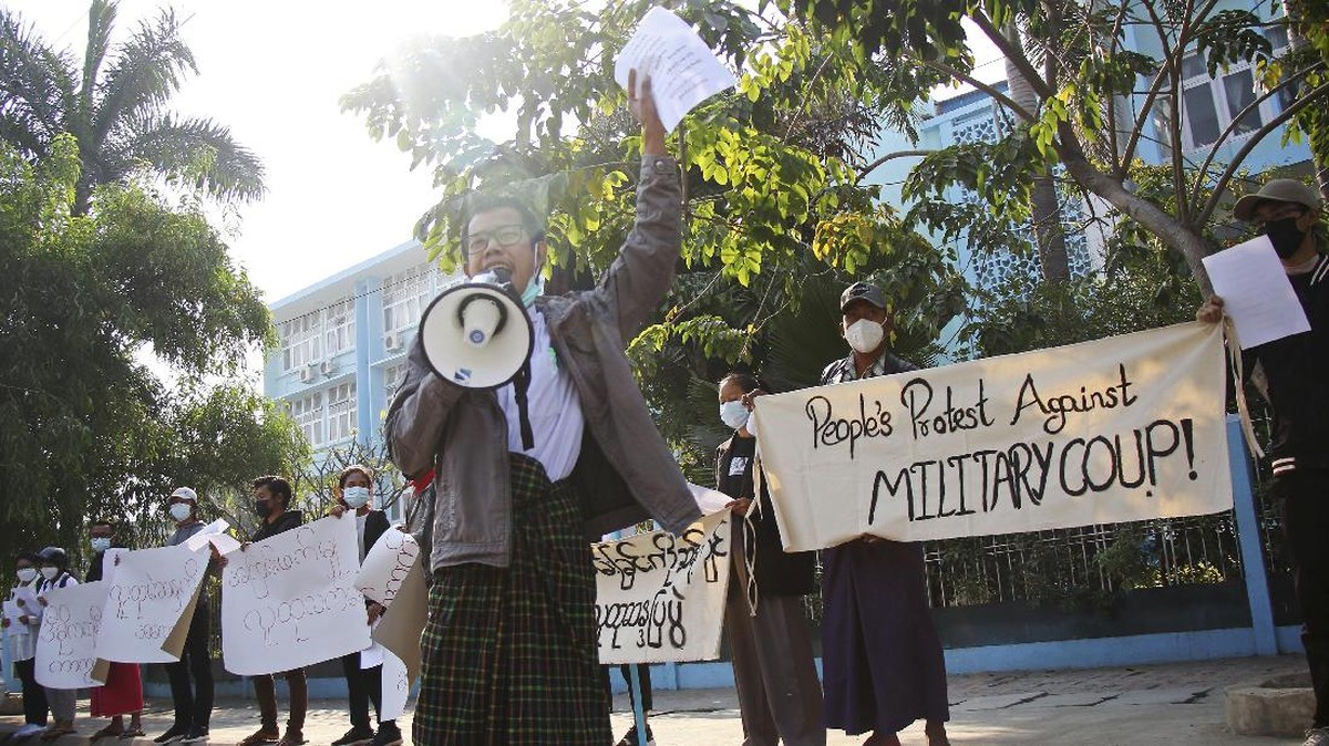 FOTO: Protes Anti-Kudeta Myanmar Digelar di Mandalay