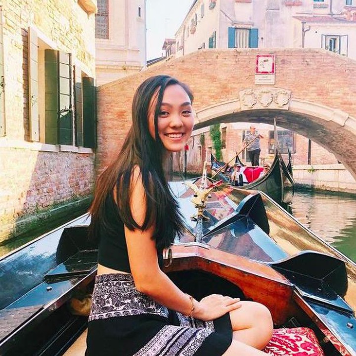 <p>Jane dan Jada mewarisi kegemaran ayah mereka, Jet Li, untuk menjadi philantrophist dan sering membantunya dalam pekerjaan amal. (Foto: Instagram @janeli419)</p>