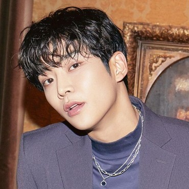 Foto Pradebut Rowoon Tersebar, Netizen Mendadak Curiga