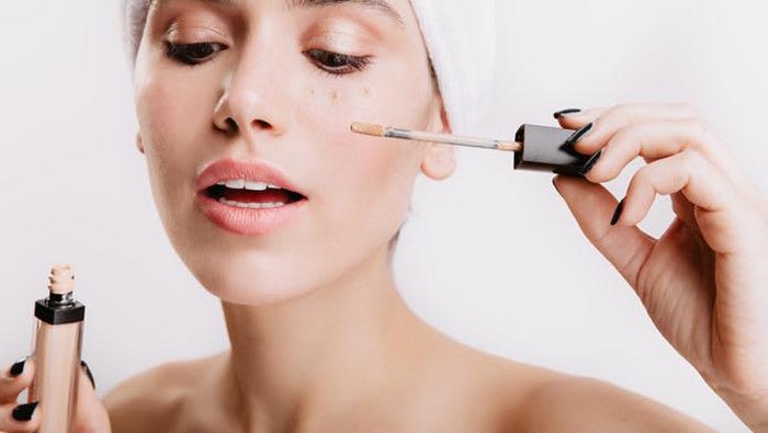 Tutupi Noda di Wajah dengan Rekomendasi Concealer Lokal Full Coverage Ini!