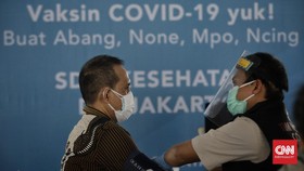 DPR Minta Pemerintah Perketat Skrining untuk Vaksinasi Lansia