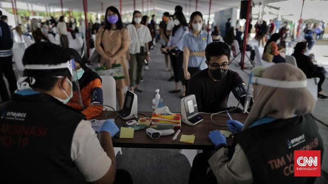Pemerintah menyiapkan sanksi bagi masyarakat yang sudah terdaftar dalam program vaksinasi Covid-19 menolak disuntik vaksin.